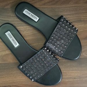 Steve Madden Farryn black with silver spike studs slide sandals size 9